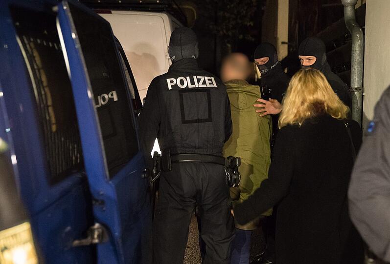 Ortstermin am Haus des Reichsbürgers. Die Bilder.