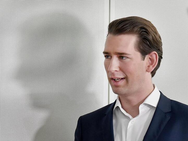 Ex-Bundeskanzler Sebastian Kurz muss erklären, warum im Kanzleramt in Wien fünf Festplatten unter ungewöhnlichen Umständen geschreddert wurden.
