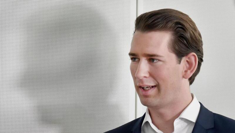 Ex-Bundeskanzler Sebastian Kurz muss erklären, warum im Kanzleramt in Wien fünf Festplatten unter ungewöhnlichen Umständen geschreddert wurden. Ex-Bundeskanzler Sebastian Kurz muss erklären, warum im Kanzleramt in Wien fünf Festplatten unter ungewöhnlichen Umständen geschreddert wurden.