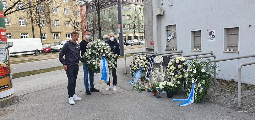 Michael Köllner, Marc-Nicolai Pfeifer und Günther Gorenzel (v.l.) am Donnerstag am Grünwalder Stadion.