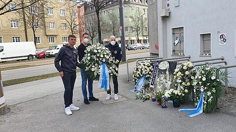 Michael Köllner, Marc-Nicolai Pfeifer und Günther Gorenzel (v.l.) am Donnerstag am Grünwalder Stadion.