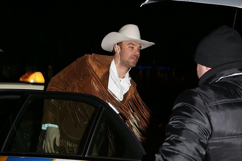 Manuel Neuer hat sich als Old Shatterhand verkleidet
