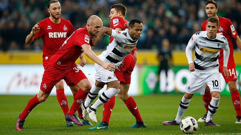 Platz fünf: Der Mönchengladbacher Raffael (Mitte) verzeichnete 54 Dribblings und eine 51,9-prozentige Quote.