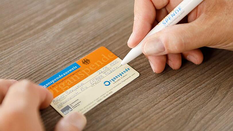 Zu wenige Deutsche entscheiden sich aktiv dafür Organspender zu werden.