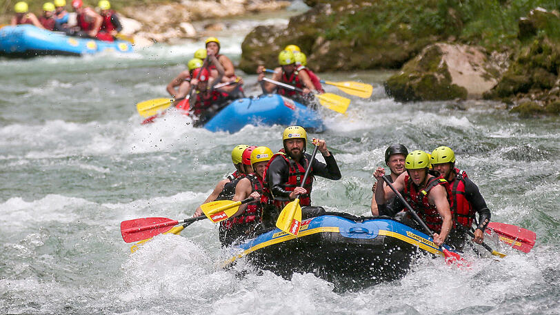 Dann ging es endlich in den Wildwasserkanal auf der Salzach. Mit dem Boot um Sascha Mölders, Herbert Paul und Benjamin Kindsvater in der Pole Position.