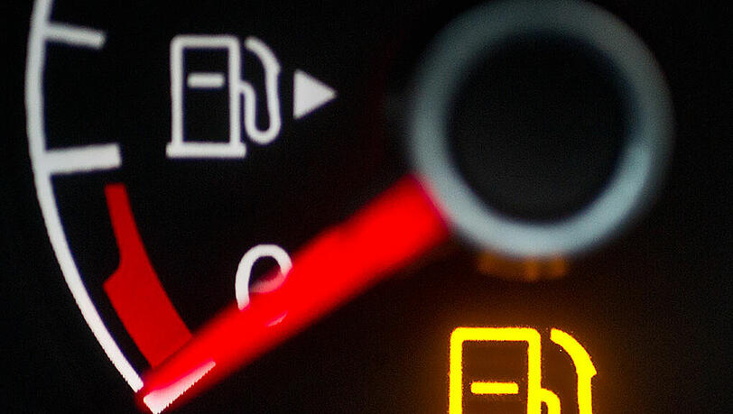 Tank schon wieder leer? Mit den Benzin-spar-Tipps der AZ und des ADAC hält der Sprit-Vorrat länger. Tank schon wieder leer? Mit den Benzin-spar-Tipps der AZ und des ADAC hält der Sprit-Vorrat länger.