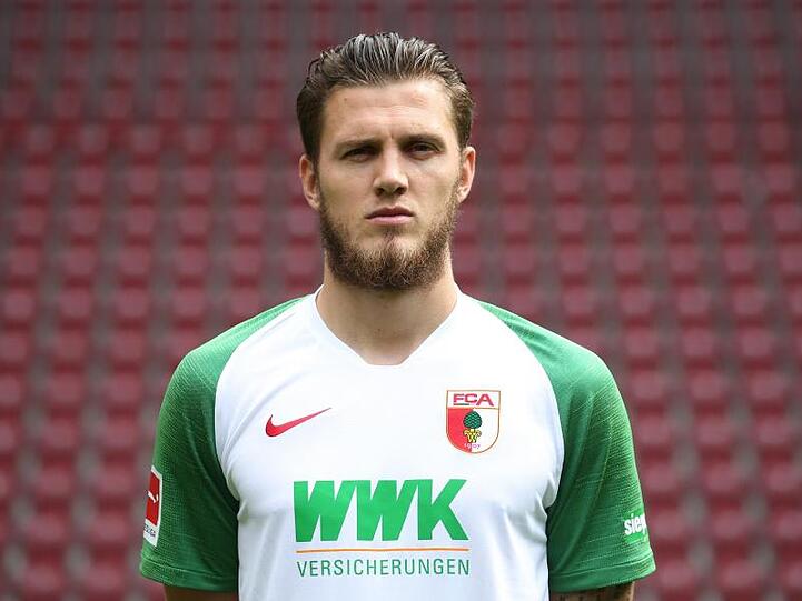 Spieler Jeffrey Gouweleeuw im Stadion. Foto: Karl-Josef Hildenbrand/dpa
