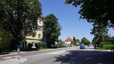 Vater und Sohn wurden vorläufig festgenommen, die Kriminalpolizei ermittelt.