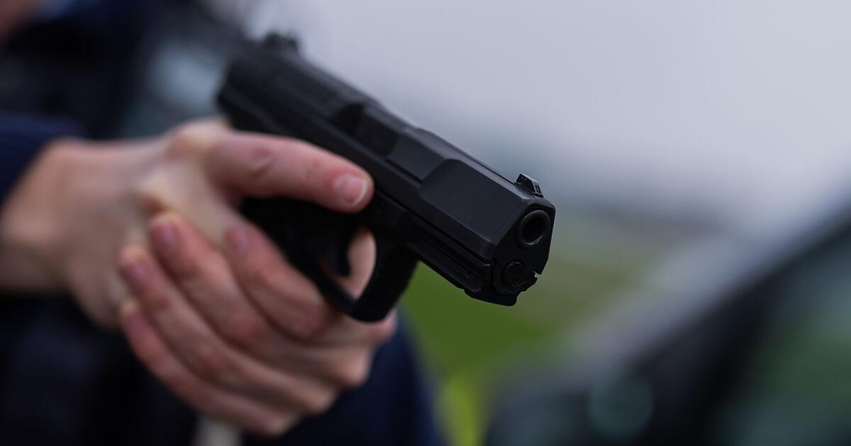 Auf-dem-Heimweg-Autofahrer-bedroht-Radler-mit-Schusswaffe