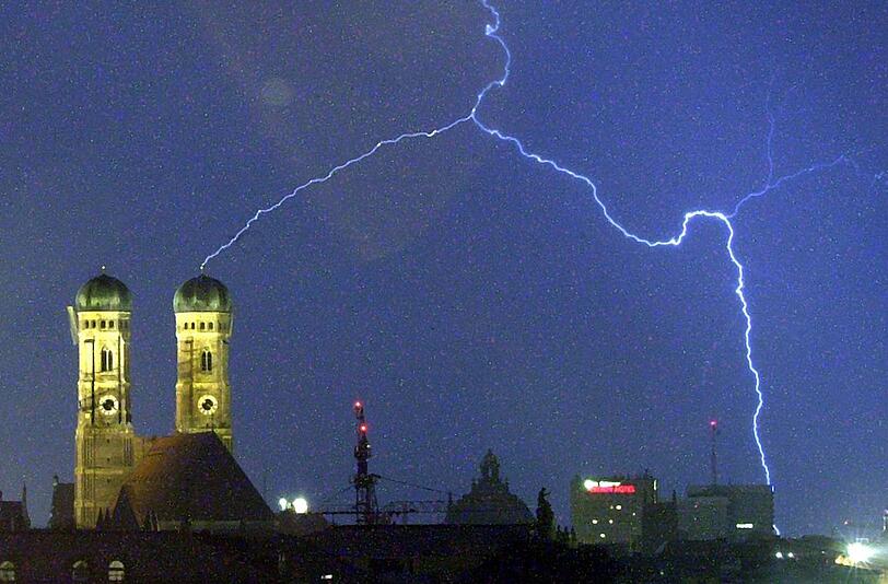 Gewitter! Am Wochenende soll es regnen aber auch warm werden.