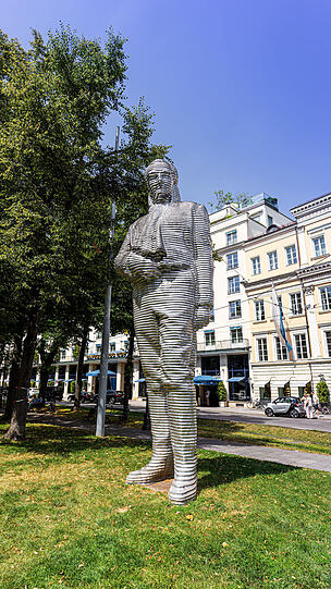 Wiegt 9,5 Tonnen: Die Statue von Maximilian Joseph Graf von Montgelas am Promenadeplatz.