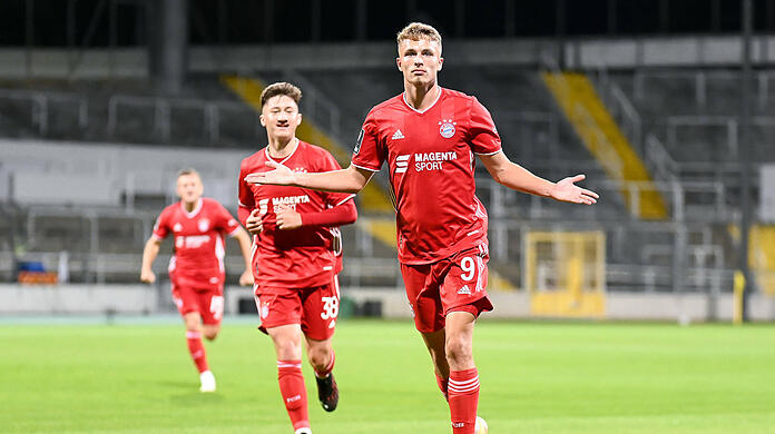 Jann-Fiete Arp brachte die kleinen Bayern mit einem Bilderbuch-Freistoß in Führung.