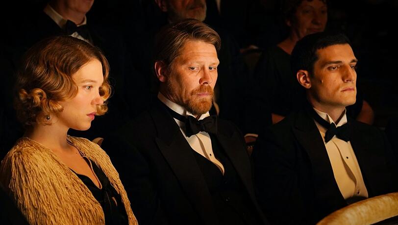 Lizzy (Léa Seydoux) und Jacob (Gijs Naber, mit Louis Garrel, rechts) machen sich das Leben mitunter zum Himmel, meist aber zur Hölle.
