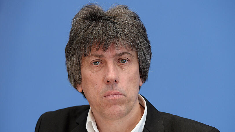 Pro-Asyl-Chef Günter Burkhardt: "Es ist sinnvoll, vor ein Asylverfahren eine Asylverfahrensberatung zu schalten."