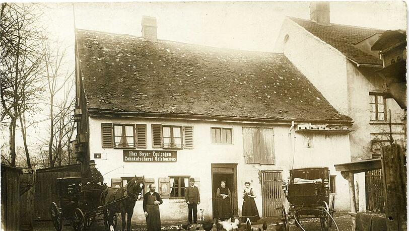 Die Lohnkutscherei Max Bayer in der Gunezrainerstraße um 1910. Die Lohnkutscherei Max Bayer in der Gunezrainerstraße um 1910.