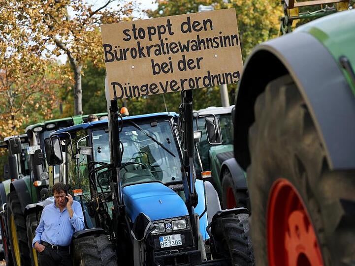 Die Demonstrationen der Landwirte richten sich gegen die Pläne der Bundesregierung unter anderem für mehr Tierschutz und Grundwasservorsorge.