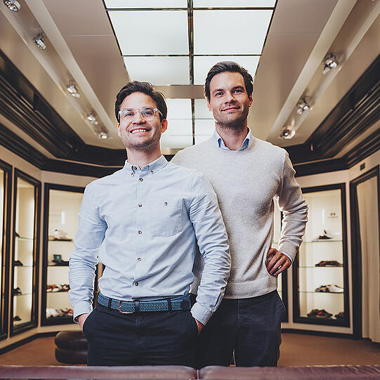 Fünf weitere Spender dürfen sich über Einkaufsgutscheine vom Schuhhaus Tretter freuen - Gregor und Luca Tretter sei Dank.