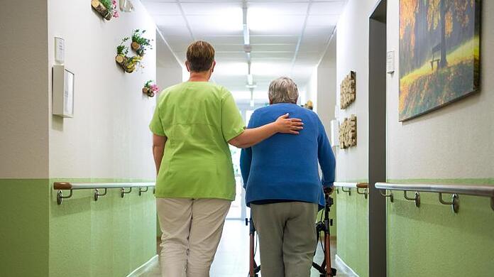 Die Studie gibt einen umfassenden Blick über die Situation in Kranken- und Altenpflege.