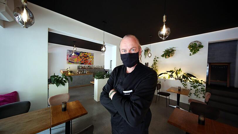 Dirk Gerrard in seinem Lokal Grist and Grain. Erst seit den passablen Einnahmen im Juli hat er wieder mehr Hoffnung. Dirk Gerrard in seinem Lokal Grist and Grain. Erst seit den passablen Einnahmen im Juli hat er wieder mehr Hoffnung.
