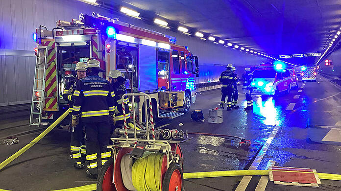 Nach einem Brand in der Nacht zum 18. April bleibt der Luise-Kiesselbach-Tunnel vorerst gesperrt.