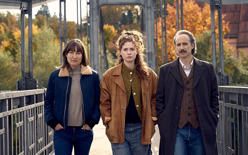 Der elfte "Krimi aus Passau" wird f&uuml;r Frederike Bader (Marie Leuenberger, links) und ihre Tochter Mia Bader (Nadja Sabersky) besonders pers&ouml;nlich. Ferdinand Zankl (Michael Ostrowski) hilft, so gut er kann.