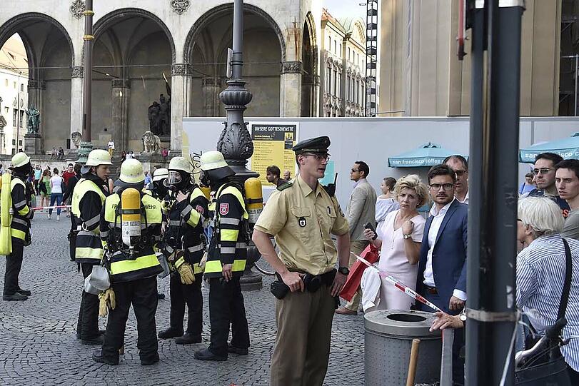 Feuer am U-Bahnhof Odeonsplatz. Die Bilder vom Feuerwehreinsatz am Dienstagabend.