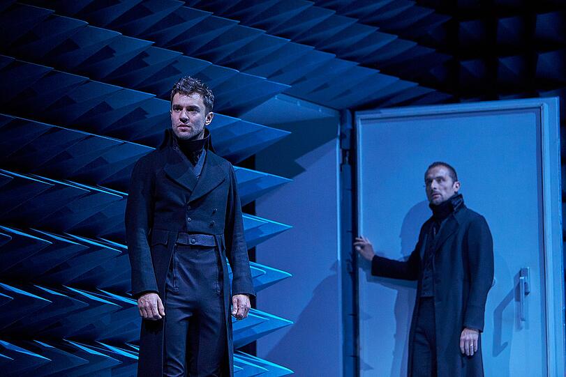 Nils Strunk (Don Karlos) und Thomas Gräßle (Lerma)