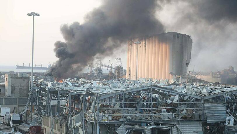 Das gesamte Hafengebiet in Beirut ist nahezu zerstört worden.