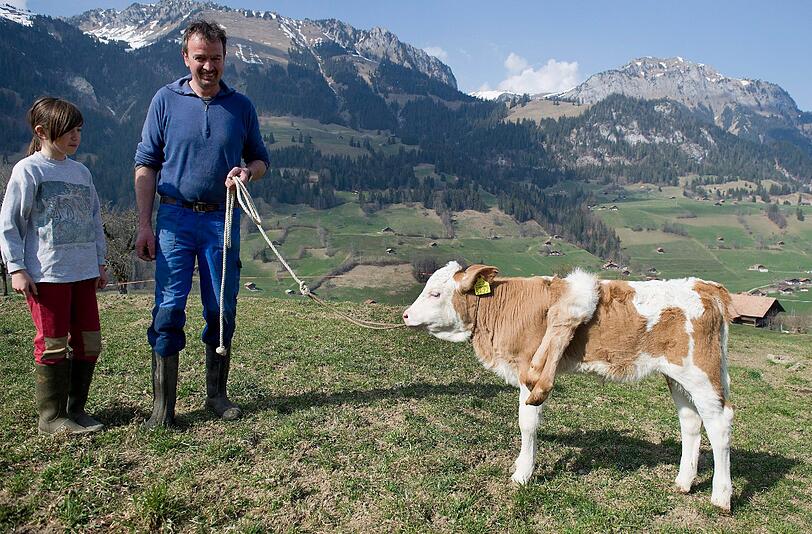"Lilli" mit ihren Besitzern Andreas Knutti und seiner Tochter Semira.