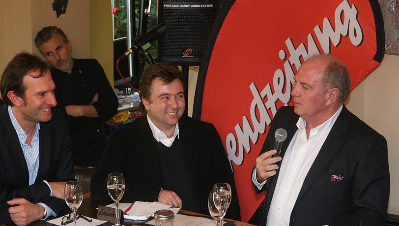 Uli Hoeneß (r.) stand am Dienstag im AZ-Café Rede und Antwort. Uli Hoeneß (r.) stand am Dienstag im AZ-Café Rede und Antwort.