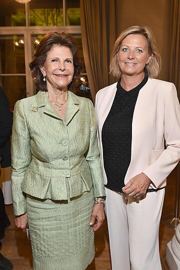 Am Sonntag im Prinzregententheater: Königin Silvia von Schweden mit Anka Wittenberg (Childhood)