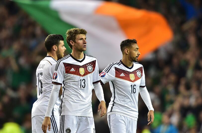 Die DFB-Elf mit Kevin Volland, Thomas Müller und Karim Bellarabi braucht nach der Niederlage gegen Irland ein Unentschieden gegen Georgien, um sich für die EM 2016 zu qualifizieren.