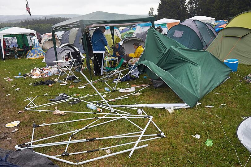 Regenschauer verwüsten das Festival-Gelände von "Rock am Ring" am Donnerstag. Danach beruhigt sich die Wetterlage und die Party kann beginnen.