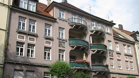 Besonders sehenswert in Bogenhausen: Die Holbeinstraße. Hier reiht sich ein Jugenstil-Kleinod an das andere.
