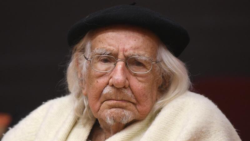 Der Befreiungstheologe Ernesto Cardenal in der Universität Wuppertal bei der Verleihung der Ehrendoktorwürde an ihn. Der Befreiungstheologe Ernesto Cardenal in der Universität Wuppertal bei der Verleihung der Ehrendoktorwürde an ihn.