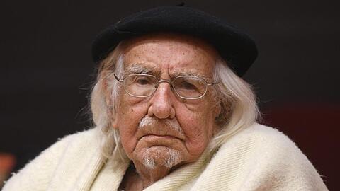 Der Befreiungstheologe Ernesto Cardenal in der Universität Wuppertal bei der Verleihung der Ehrendoktorwürde an ihn.