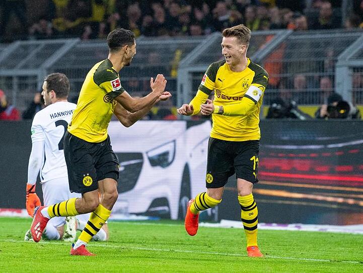 Die Dortmunder um Achraf Hakimi (l) und Marco Reus feierten einen ungefährdeten Heimsieg.