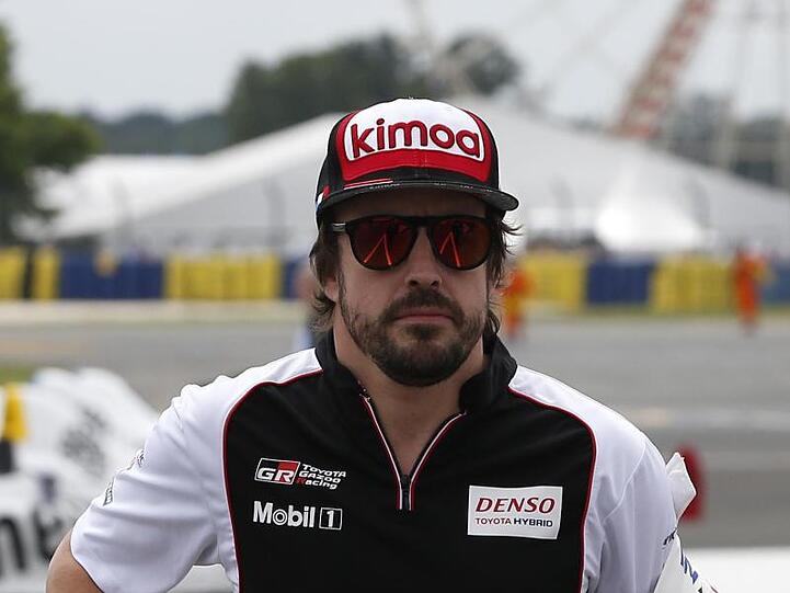 Toyota-Rennfahrer Fernando Alonso gewinnt das 24-Stunden-Rennen von Le Mans.