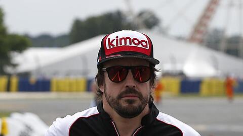 Toyota-Rennfahrer Fernando Alonso gewinnt das 24-Stunden-Rennen von Le Mans.