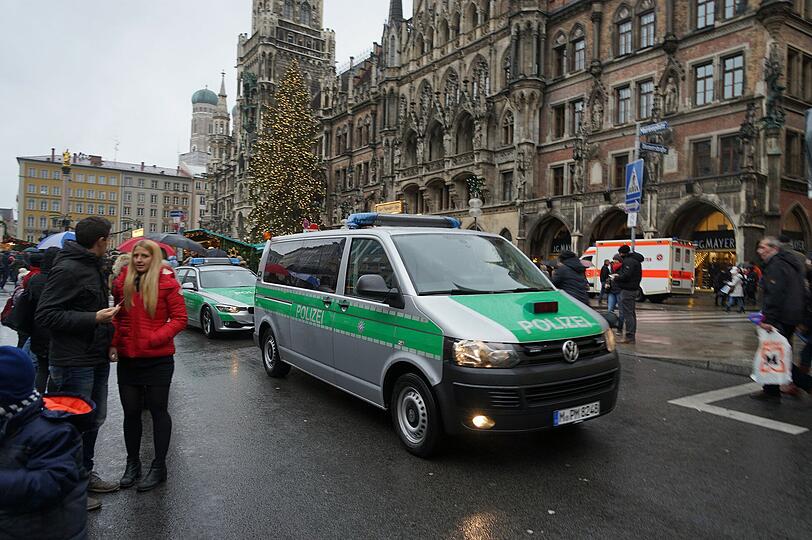 Starke Polizeipräsenz am 1. Adventswochenende in der City.