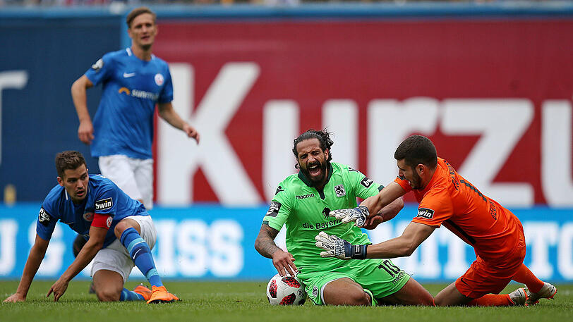 Angriffsführer des TSV 1860: Adriano Grimaldi (Mi.).