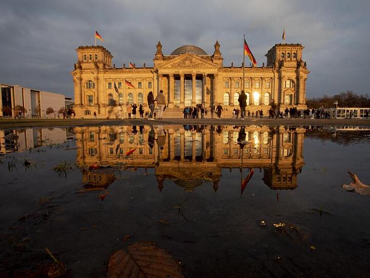 Das Reichstagsgebäude, der Sitz des Deutschen Bundestages.