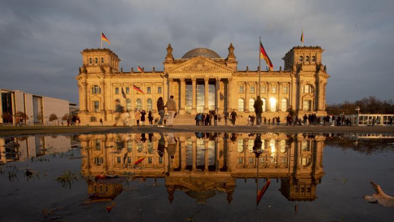 Das Reichstagsgebäude, der Sitz des Deutschen Bundestages. Das Reichstagsgebäude, der Sitz des Deutschen Bundestages.