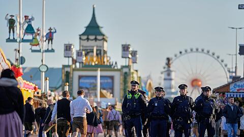 Rund 600 Polizisten sind rund um die Wiesn im Einsatz (Archiv).