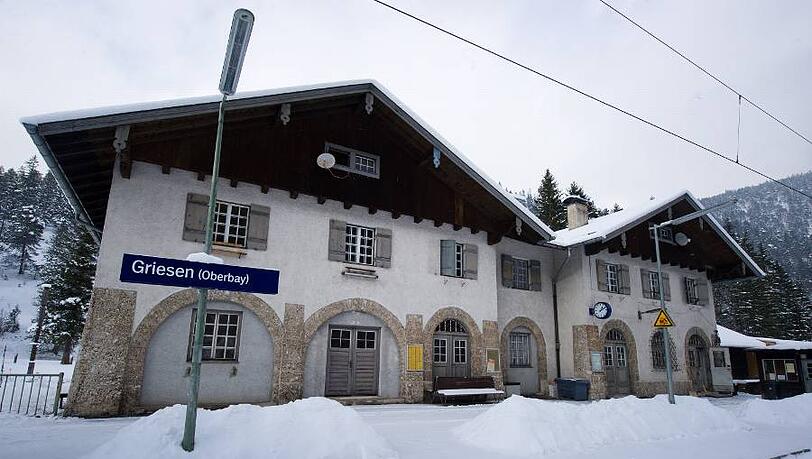 Brachte 100000 Euro: Der Bahnhof von Griesen in Garmisch-Partenkirchen wurde jetzt versteigert. Brachte 100000 Euro: Der Bahnhof von Griesen in Garmisch-Partenkirchen wurde jetzt versteigert.