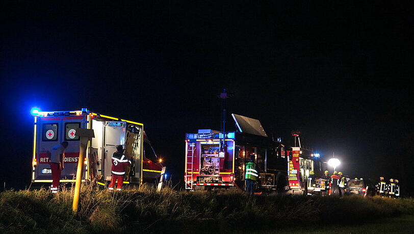 Bilder vom tragischen Unfall auf der Staatsstraße 2093 bei Offling/Altenmarkt. Bilder vom tragischen Unfall auf der Staatsstraße 2093 bei Offling/Altenmarkt.