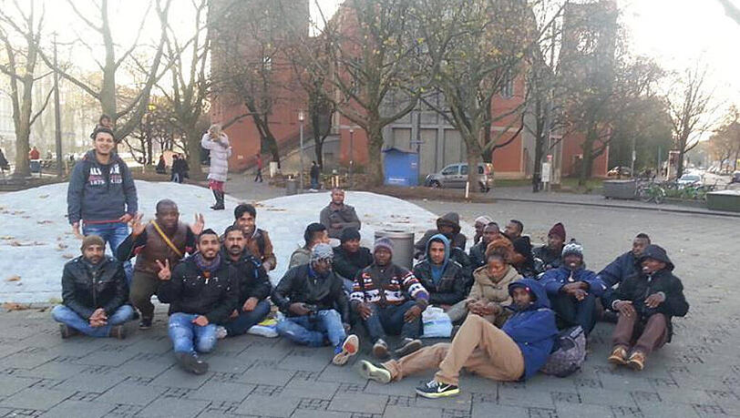 Flüchtlinge demonstrieren gegen ihre Ausgrenzung: Erneuter Hungerstreik am Sendlinger Tor Flüchtlinge demonstrieren gegen ihre Ausgrenzung: Erneuter Hungerstreik am Sendlinger Tor
