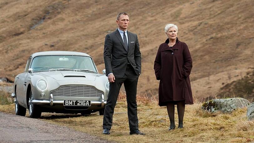 Auch aus "Skyfall" fanden "Bond"-Requisiten und -Erinnerungsstücke einen neuen Besitzer, darunter einige modische Highlights. Zuvor war bereits ein ikonisches Gefährt unter den Hammer gekommen.