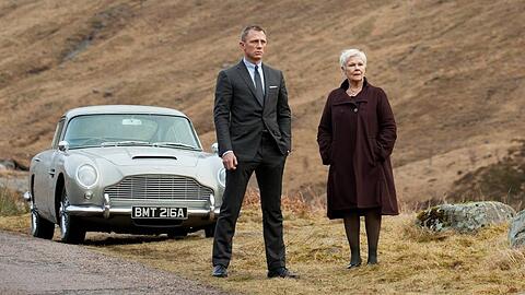 Auch aus "Skyfall" fanden "Bond"-Requisiten und -Erinnerungsstücke einen neuen Besitzer, darunter einige modische Highlights. Zuvor war bereits ein ikonisches Gefährt unter den Hammer gekommen.
