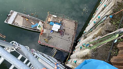 Mit diesem Boot ist der Fischer im Einsatz.